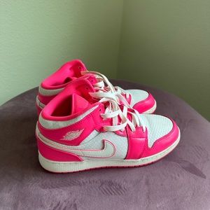 Air Jordan 1 Mid GS Sneakers in Hyper Pink